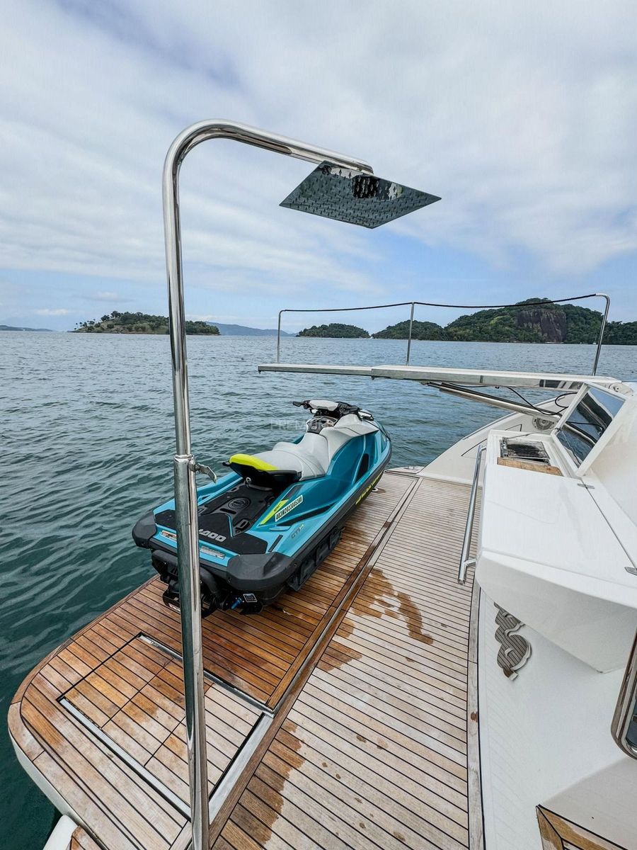 Azimut 76